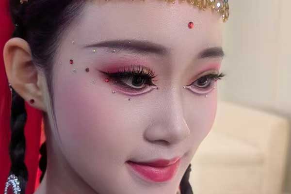 菏泽学化妆出来工资高吗