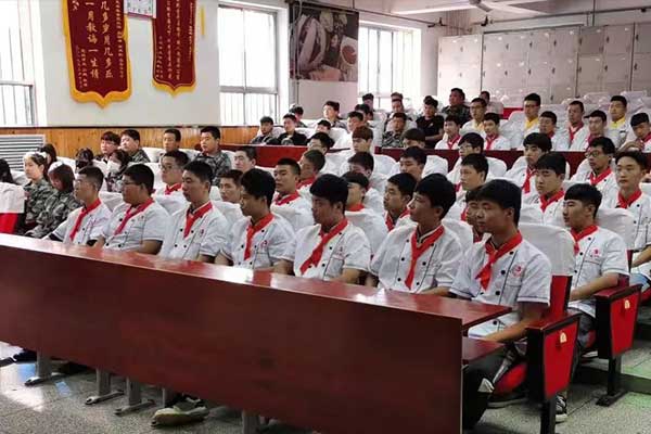 秦皇岛学厨师哪个学校好？学费多少？